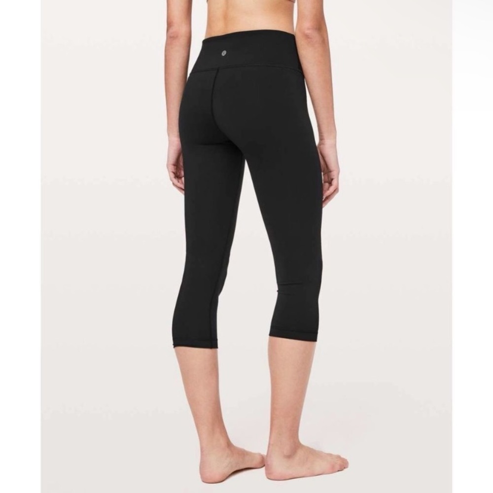 Lululemon Wunder Under crops